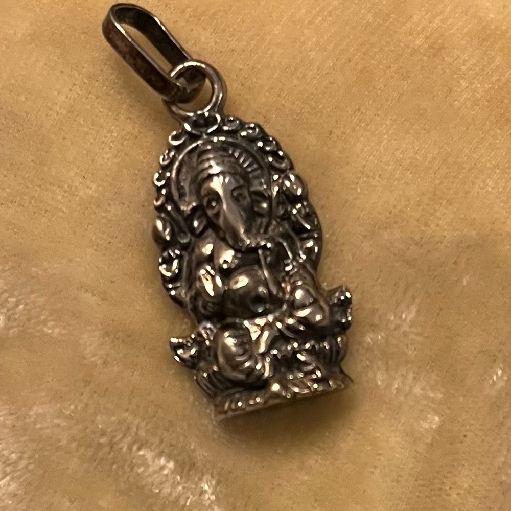 925 Sterling Silver Ganesha pendant EUC